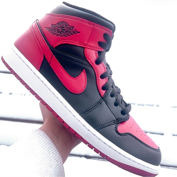 nike air 1 mid sneakers